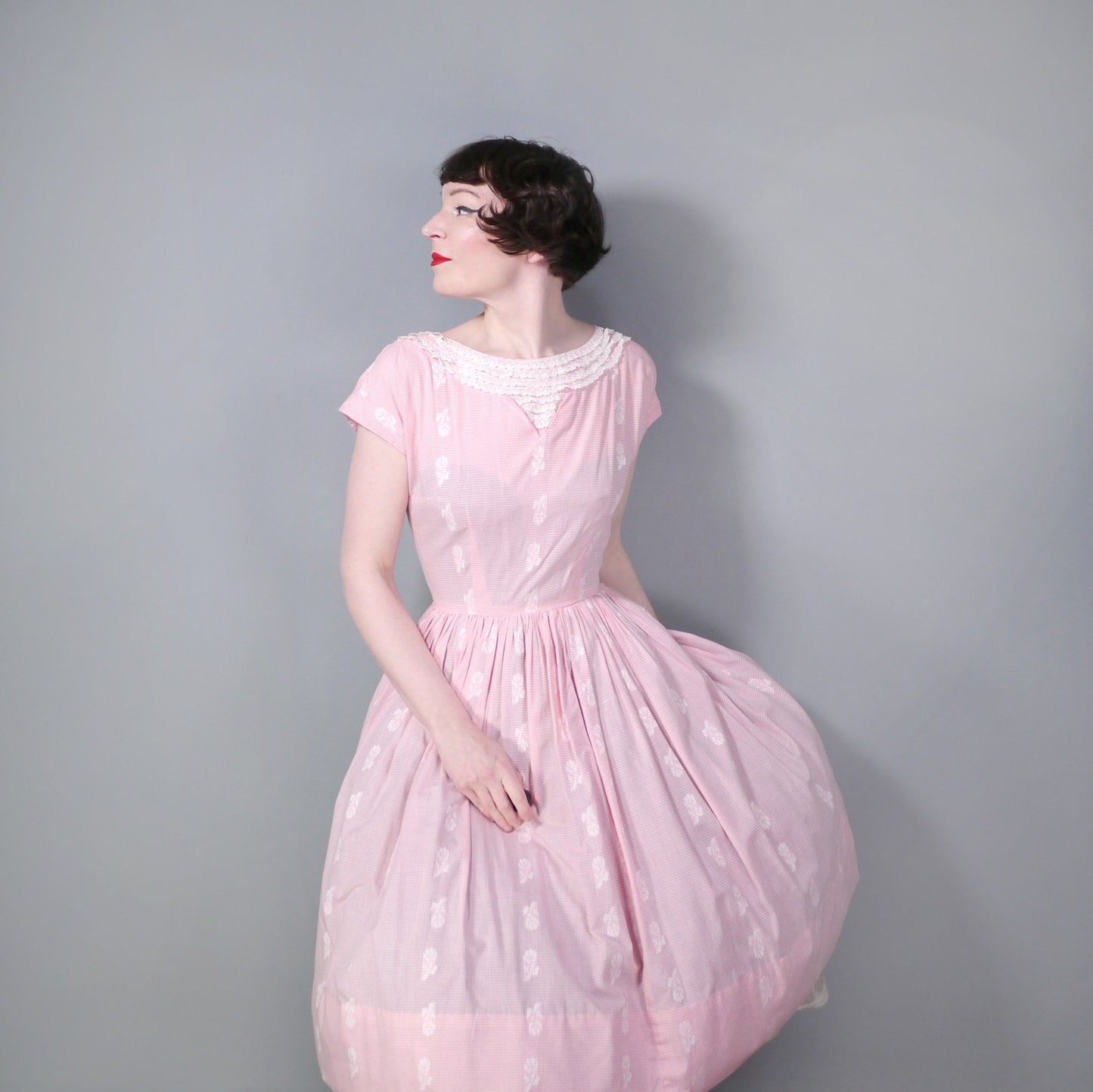 50s 1950s Nelly Don PASTEL PINK full skirted dress with LACE ruffle neckline - Mid Century full skirted day dress with belt - xs