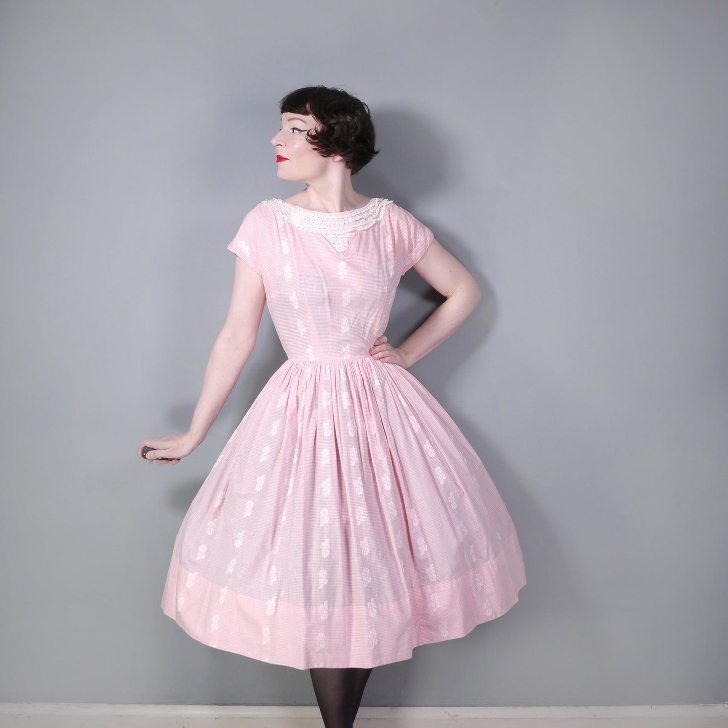 50s 1950s Nelly Don PASTEL PINK full skirted dress with LACE ruffle neckline - Mid Century full skirted day dress with belt - xs