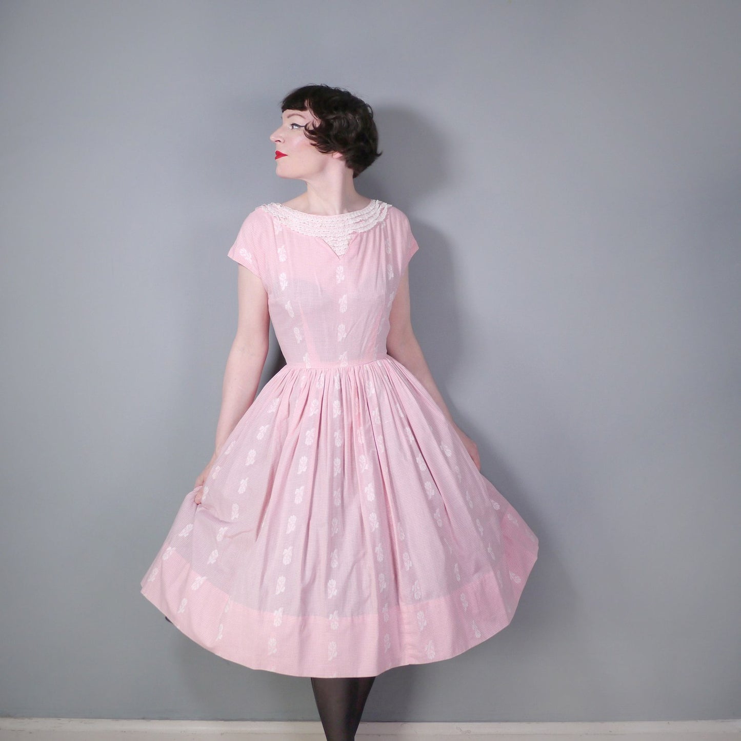 50s 1950s Nelly Don PASTEL PINK full skirted dress with LACE ruffle neckline - Mid Century full skirted day dress with belt - xs