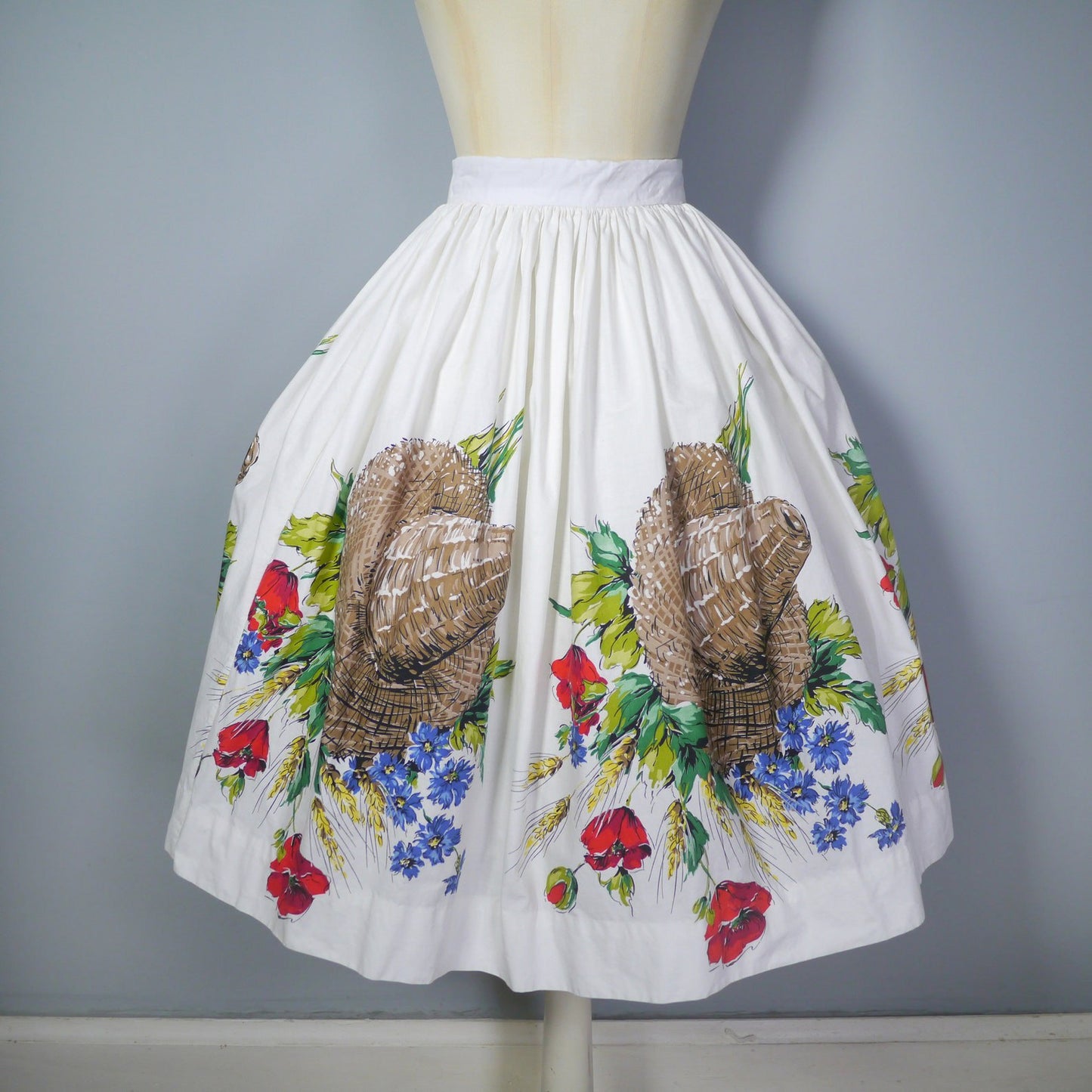 50s NOVELTY white cotton summer skirt in STRAW HAT and harvest floral border print - 1950s full swing skirt - 27"