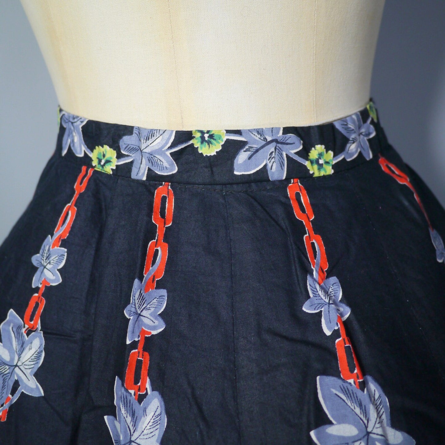 50s black cotton floral NOVELTY border print full skirt with flower BASKETS, chains and ivy - 1950s full swing skirt - 24"